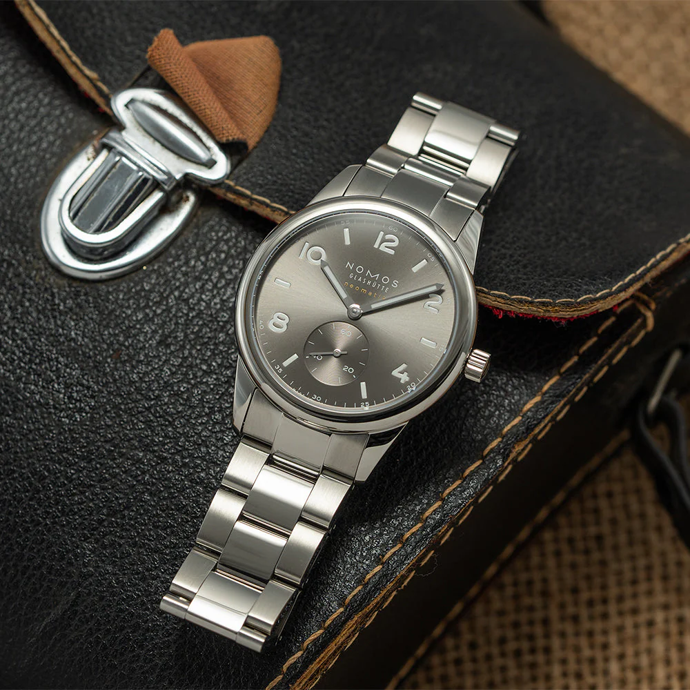 Club Sport Neomatik 39mm - Smoke on Bracelet - Image 2