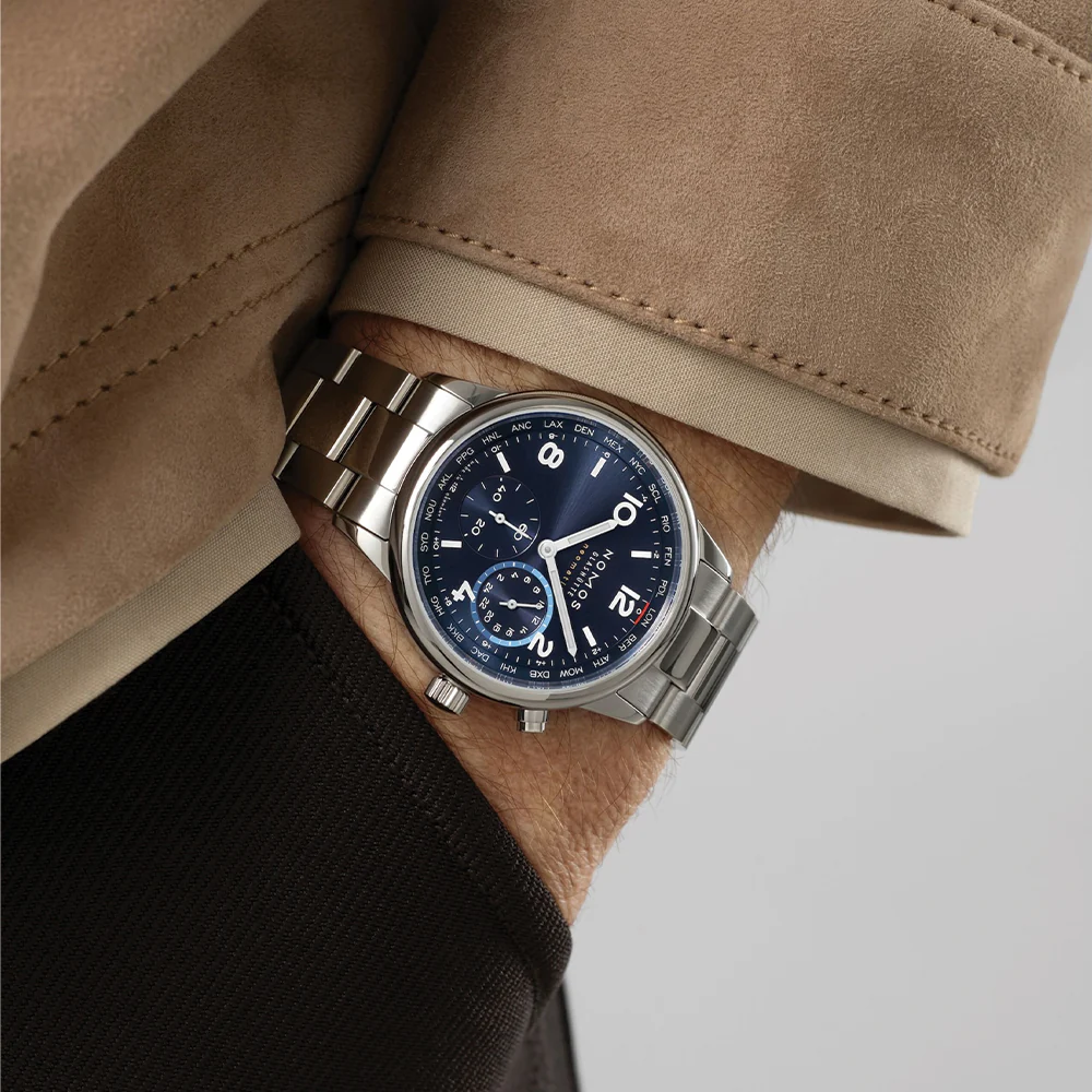 Club Sport Neomatik Worldtimer 40mm - Blue on Bracelet - Image 3