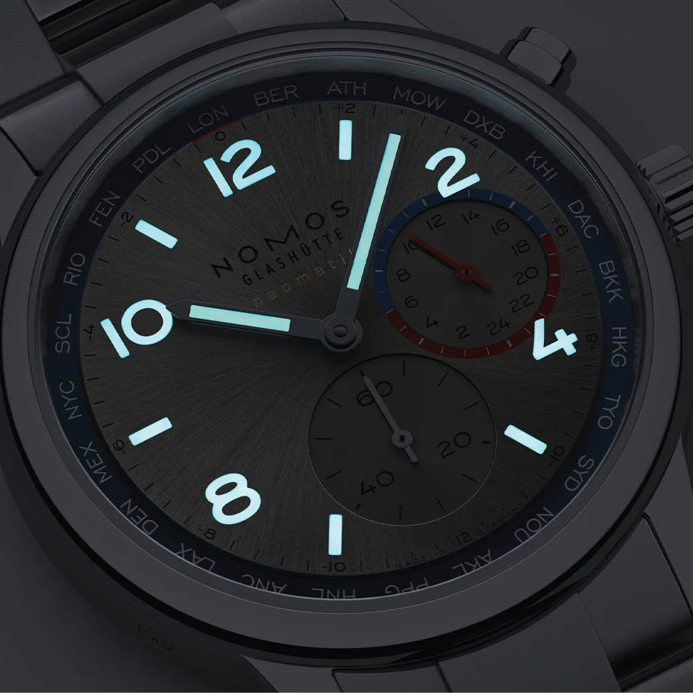 Club Sport Neomatik Worldtimer 40mm - Silver on Bracelet - Image 7