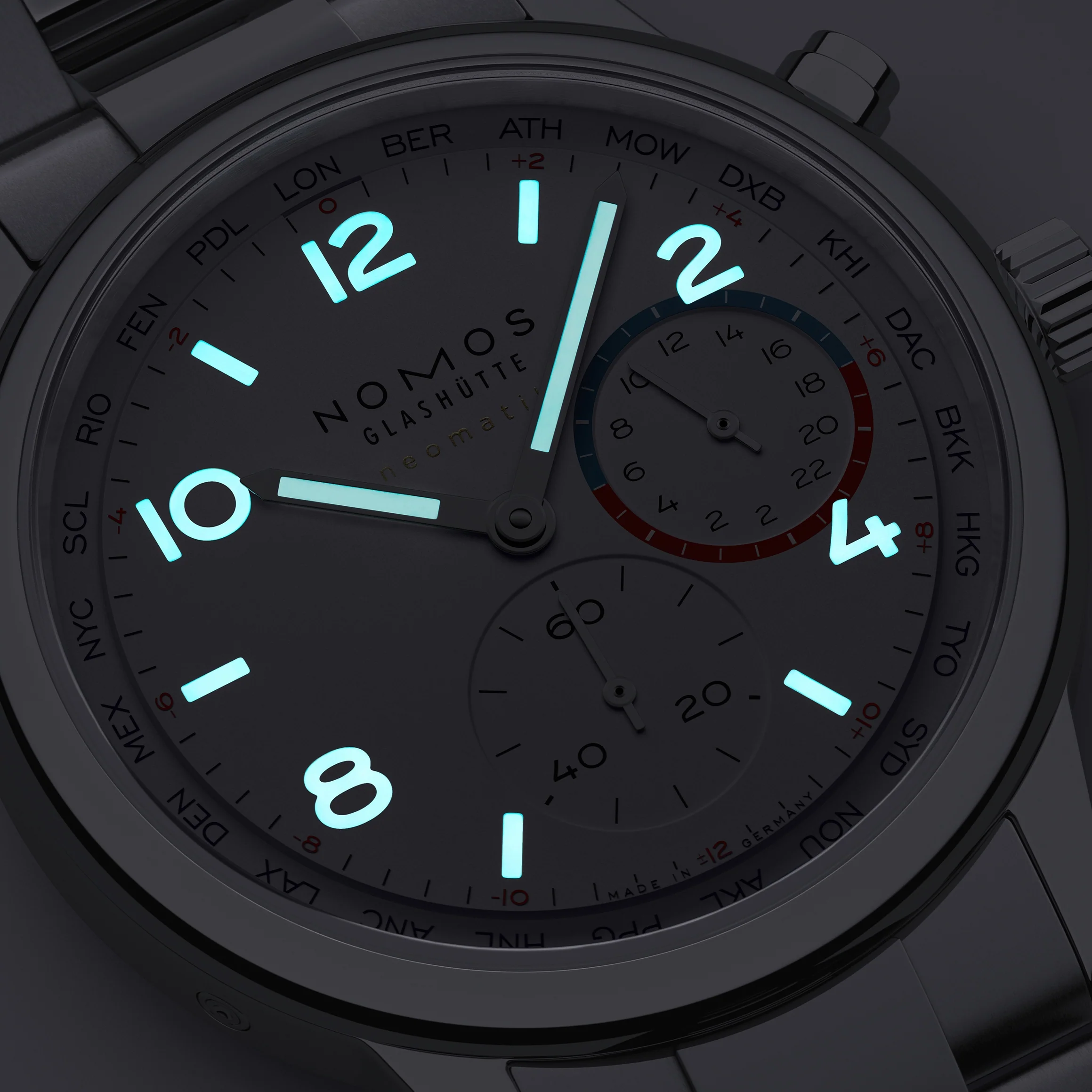 Club Sport Neomatik Worldtimer 40mm - White on Bracelet - Image 5