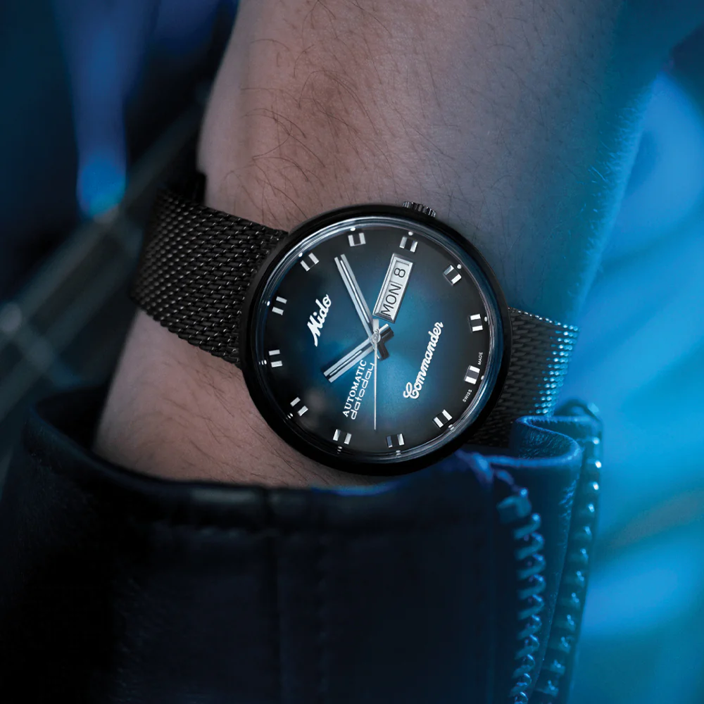 Commander Shade Black PVD 37mm - Blue on Bracelet - Image 3