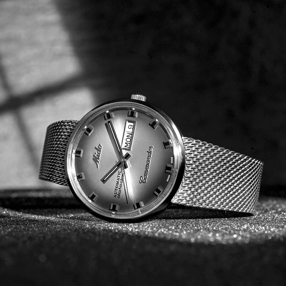 Commander Shade 37mm - Silver on Bracelet - Image 2