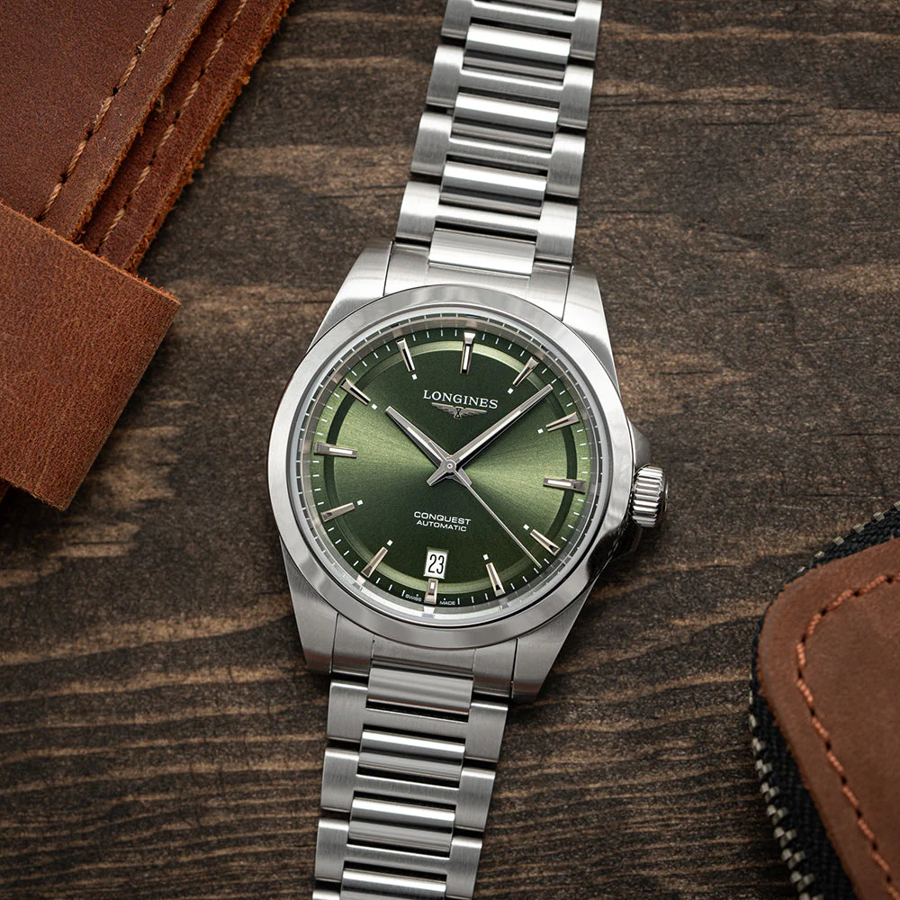 Conquest 38mm - Green on Bracelet - Image 2
