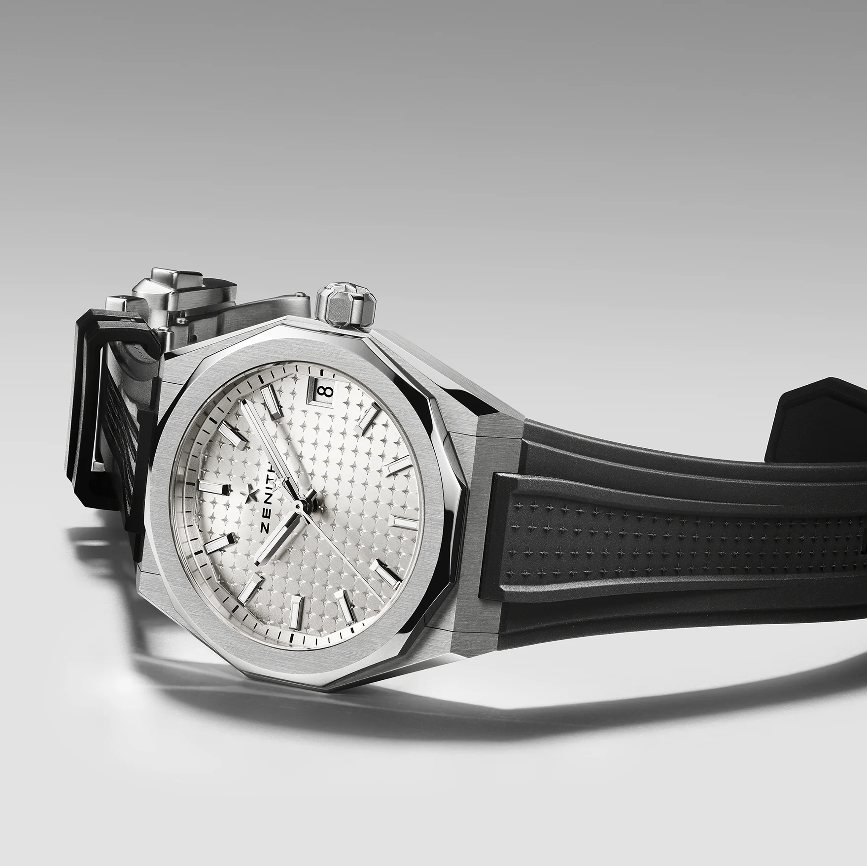 Defy Skyline 36mm - White-Toned on Bracelet w/ Extra Rubber Strap - Image 4
