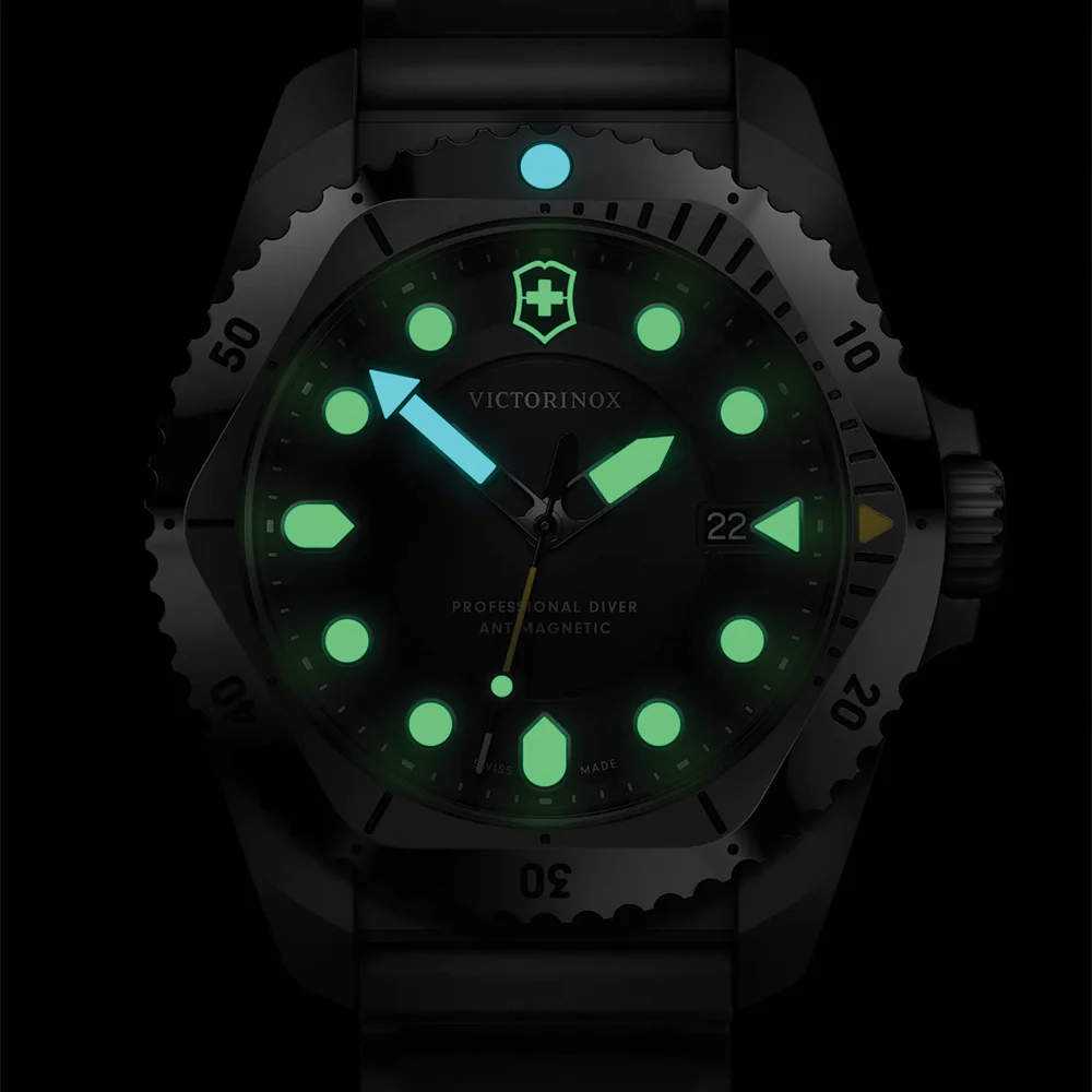 Dive Pro Quartz 43mm - Black on Rubber Strap - Image 3
