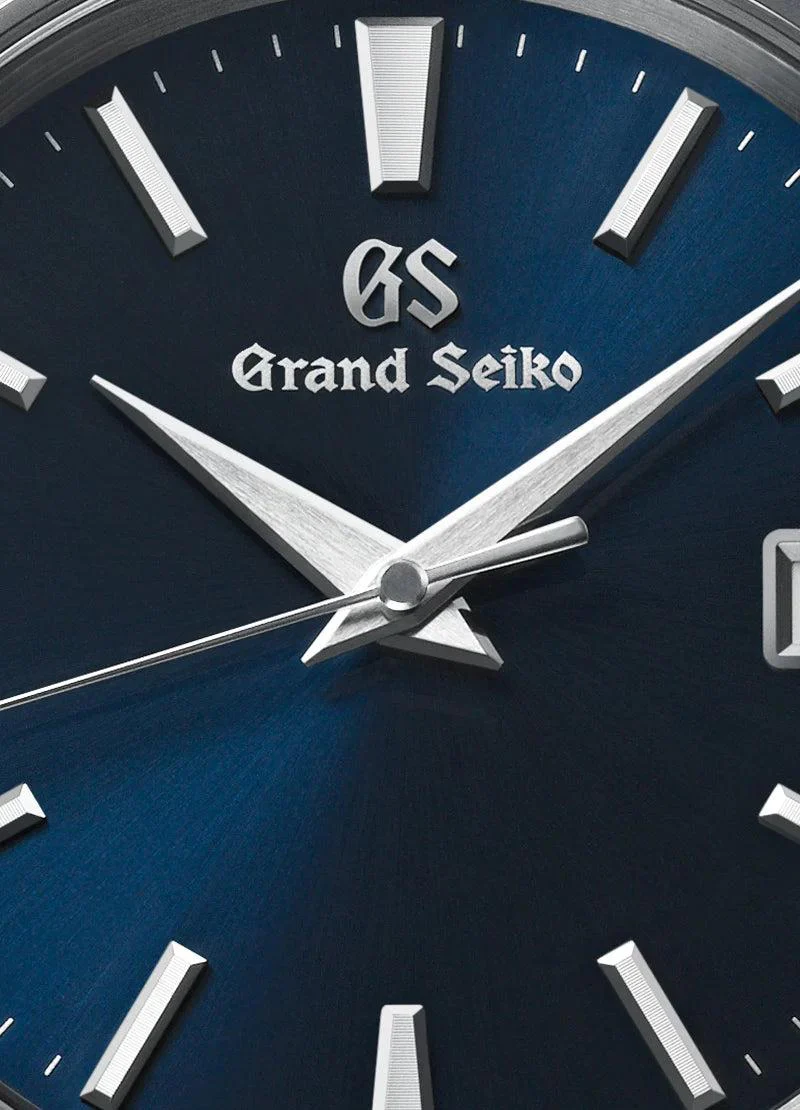 SBGP013 Heritage Quartz 40mm - Blue on Bracelet - Image 2