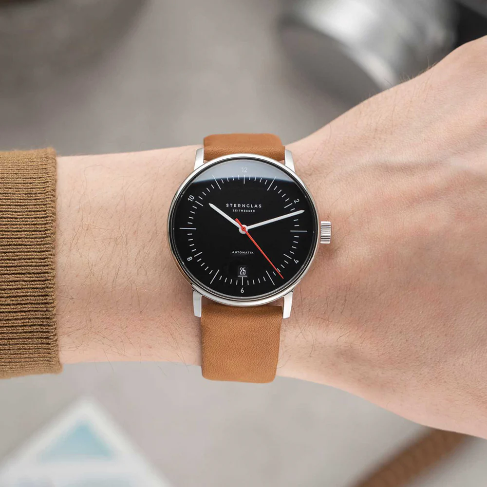 Hamburg  42mm - Black/Red on Brown Leather Strap - Image 2