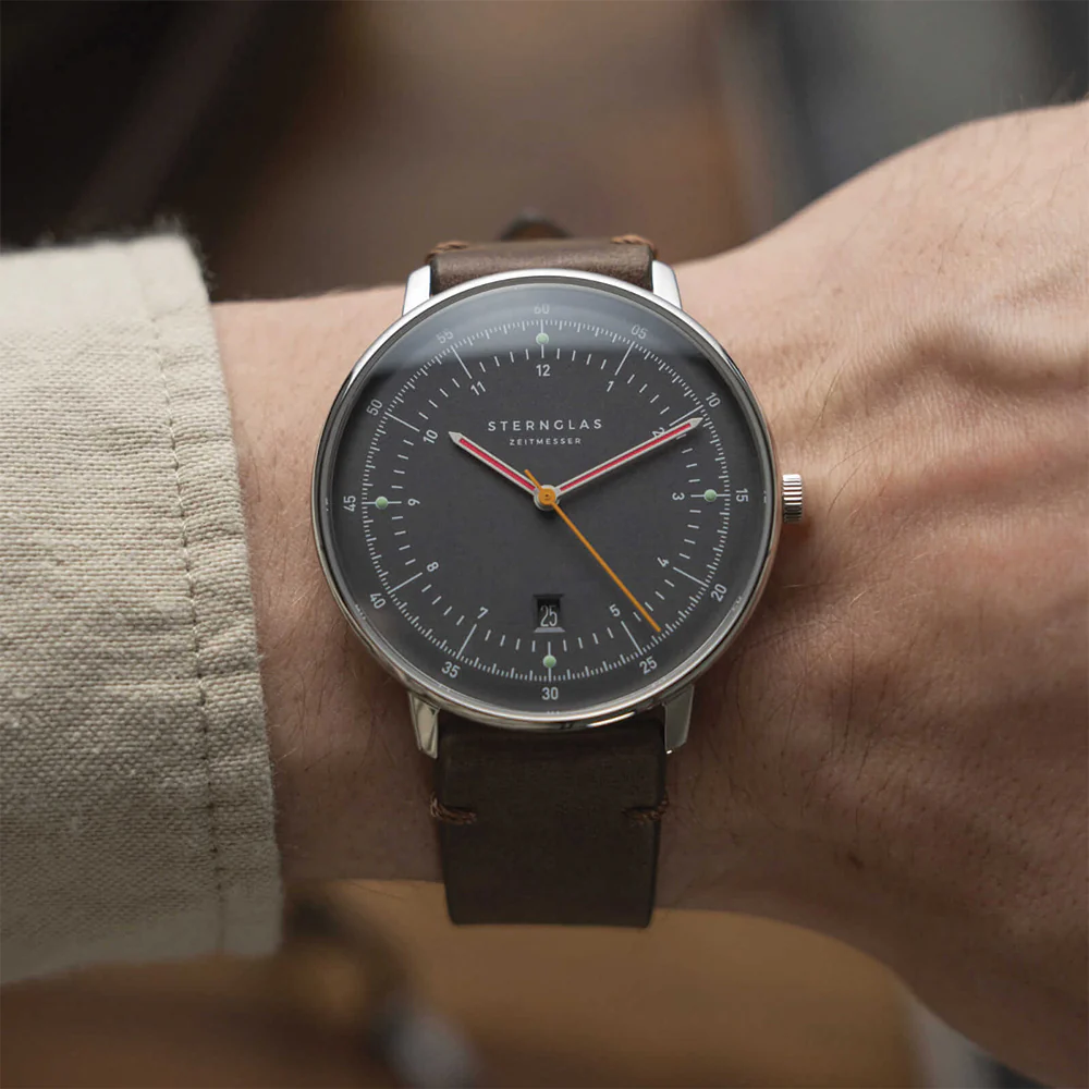 Hamburg Quartz 42mm - Graphite on Leather Strap - Image 2