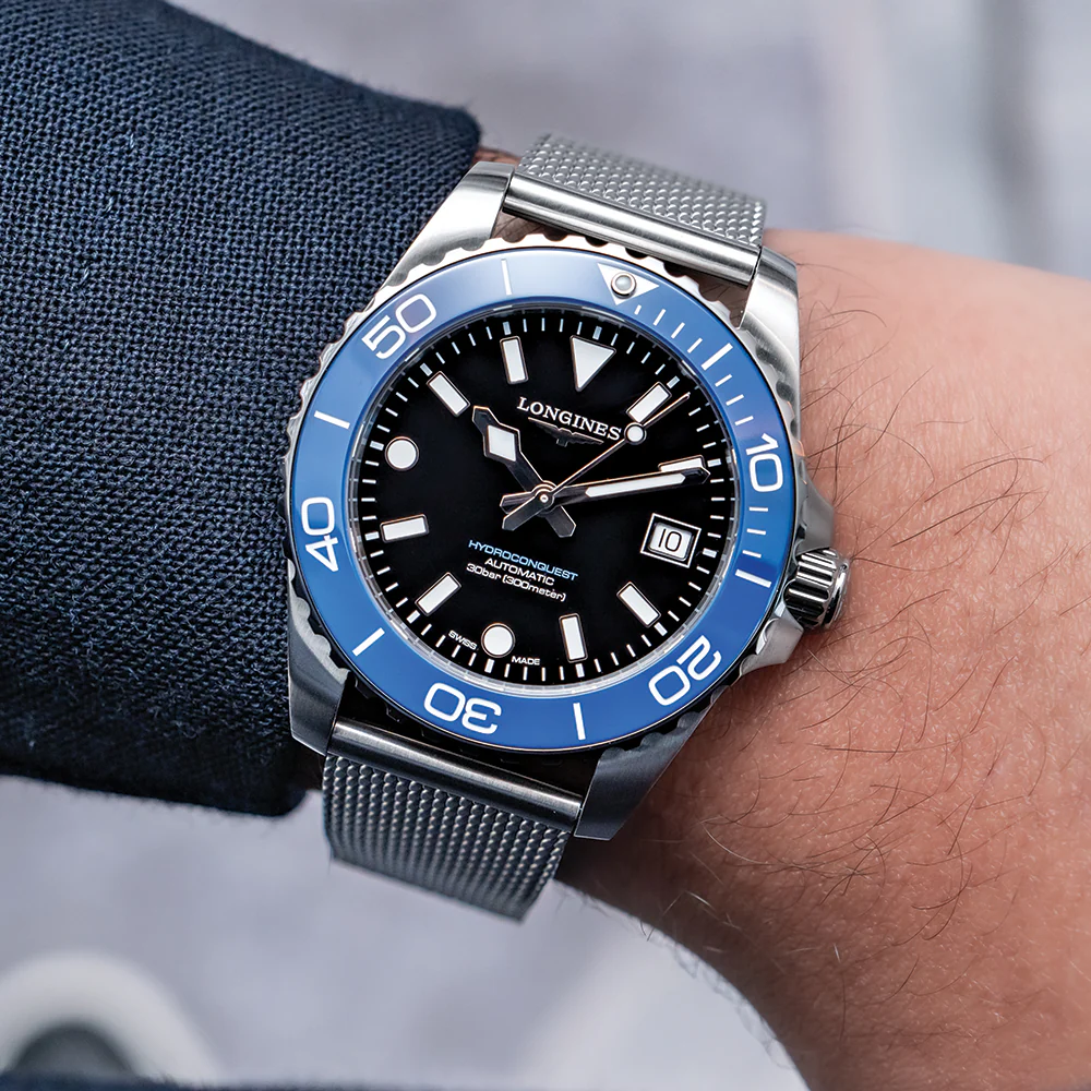 HydroConquest 39mm - Black, Blue Bezel on Mesh Bracelet - Image 3
