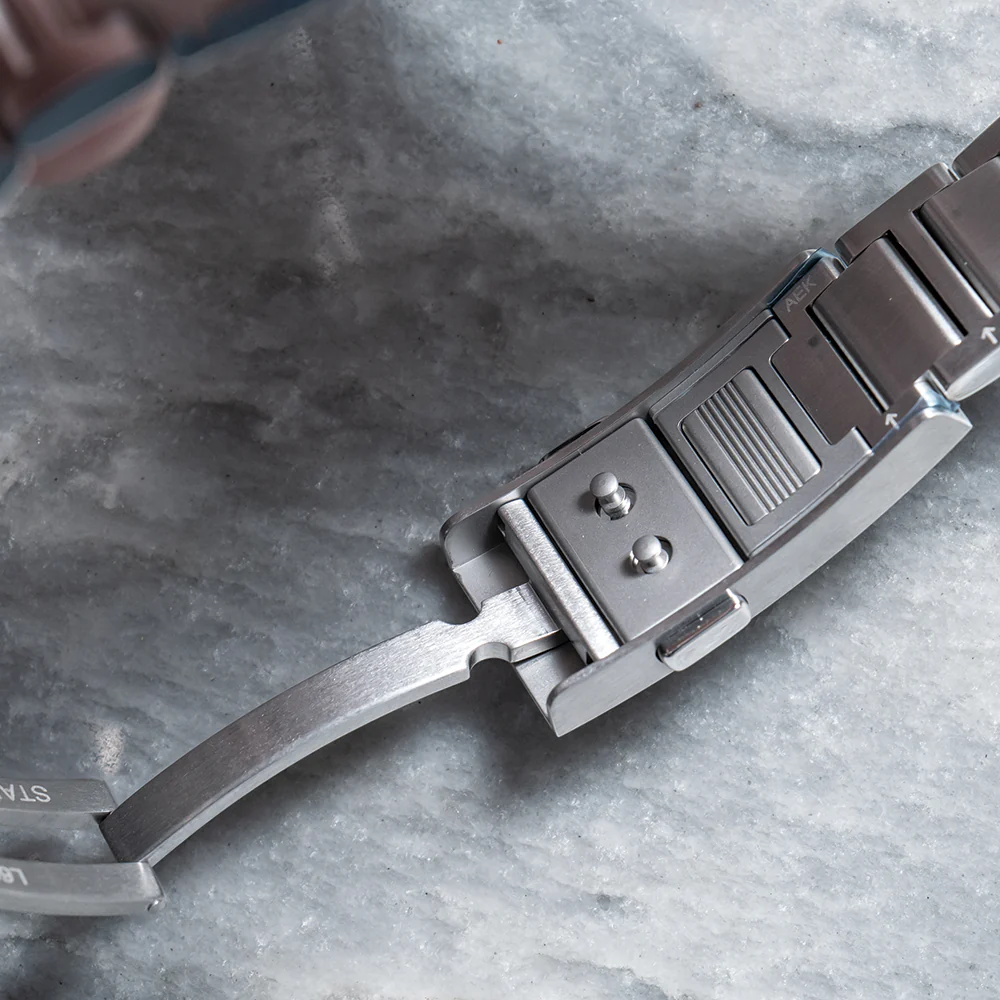 HydroConquest 39mm - Green on Bracelet - Image 9