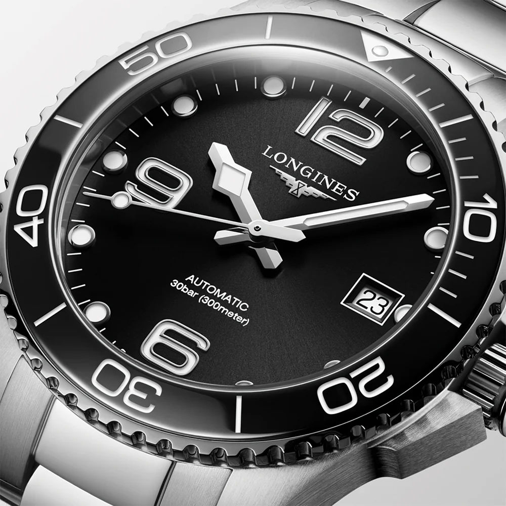 HydroConquest 39mm - Black on Bracelet - Image 4