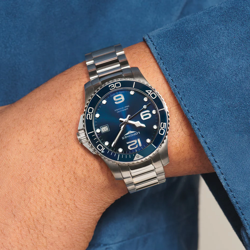 HydroConquest 39mm - Blue on Bracelet - Image 3