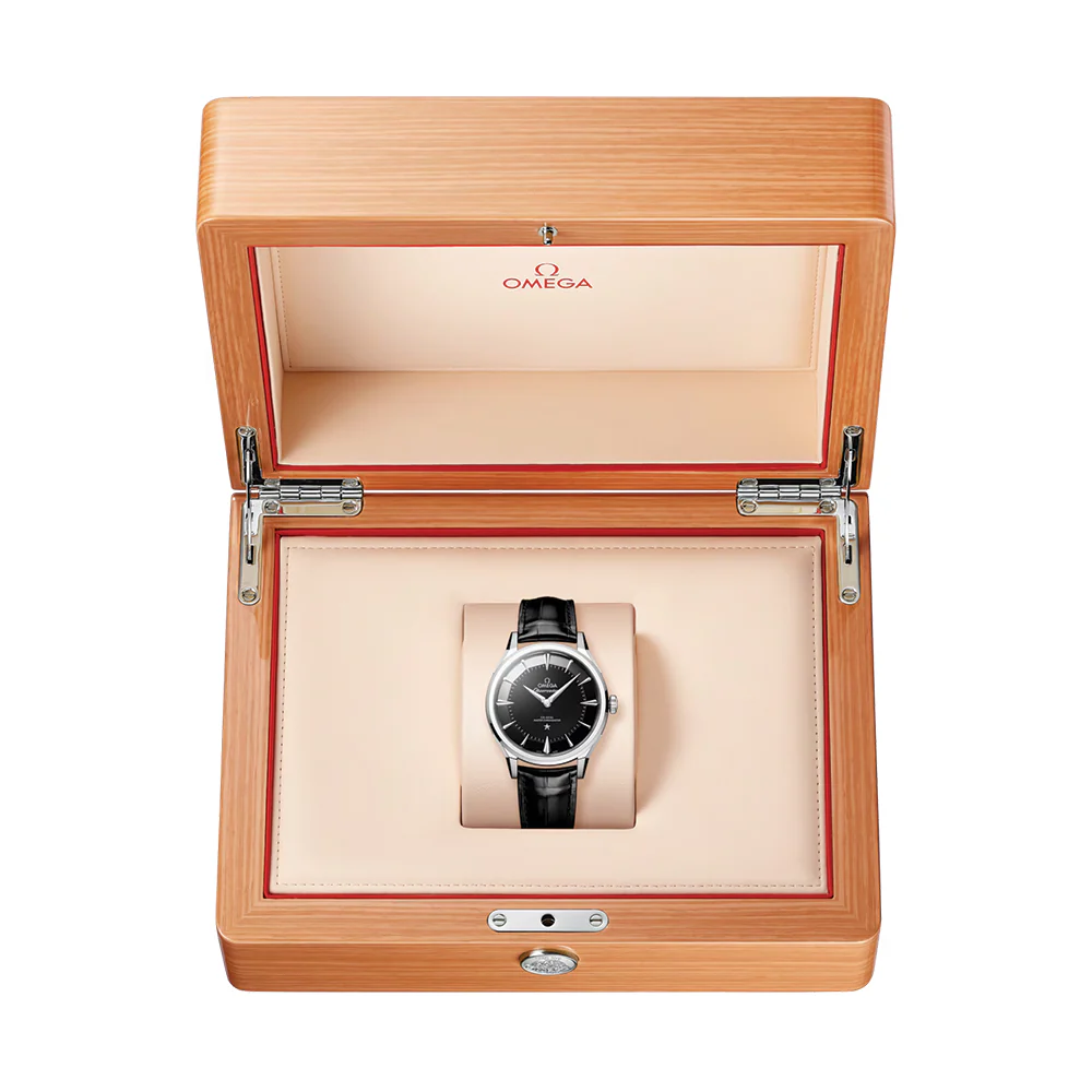 Constellation Observatory 39.4mm - Black on Leather Strap - Image 5