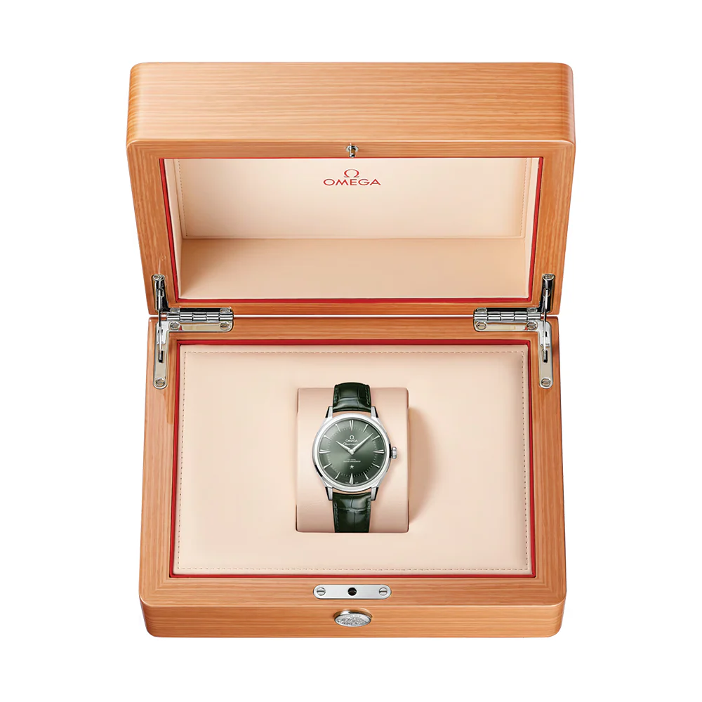 Constellation Observatory 39.4mm - Green on Leather Strap - Image 5