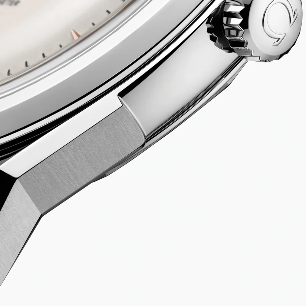 Constellation Observatory 39.4mm - White, Sedna™ Gold Accents on Leather Strap - Image 4