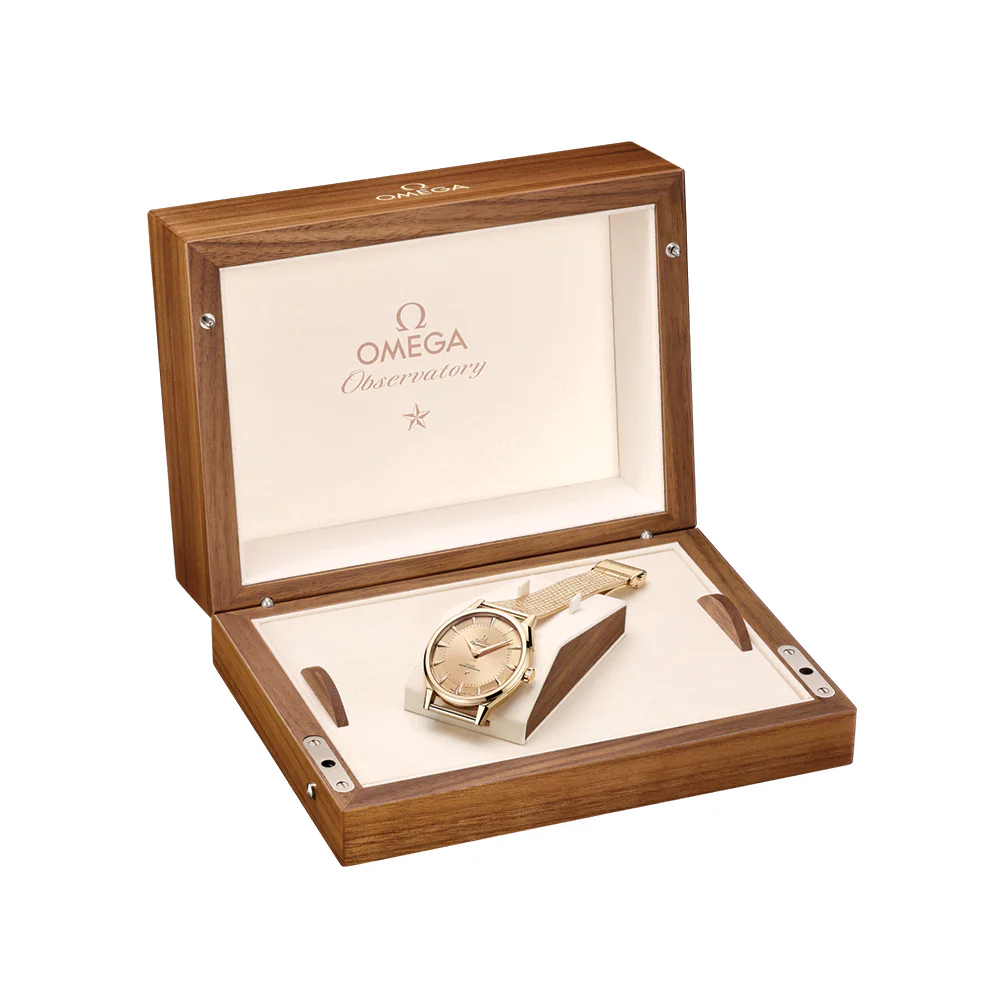 Constellation Observatory Moonshine™ Gold 39.4mm - Gold on Bracelet - Image 8