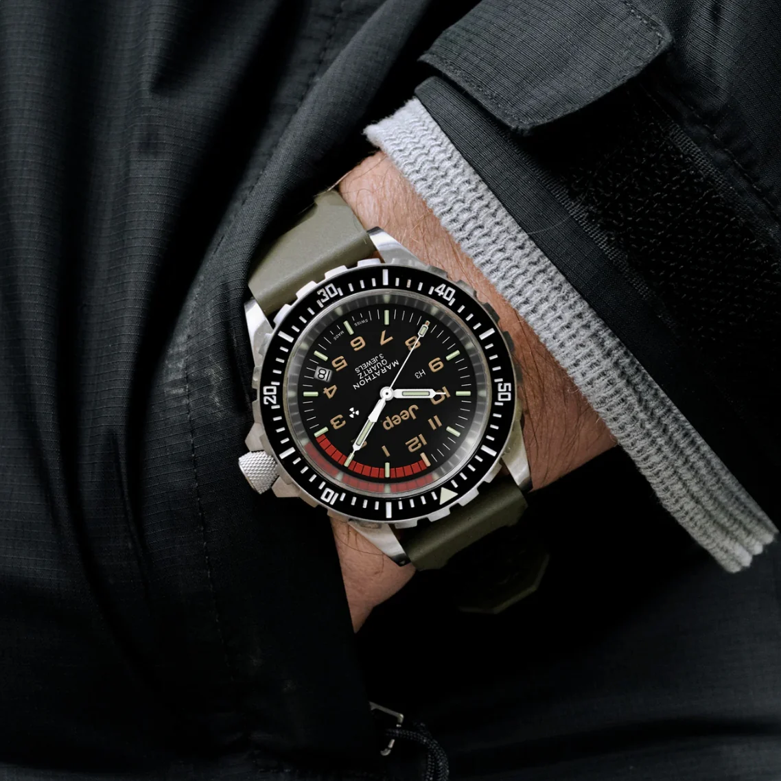TSAR Diver's Quartz Jeep Rubicon 41mm - Black on Rubber Strap - Image 3