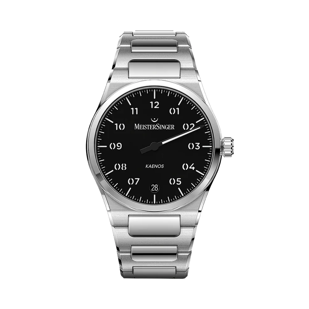 Kaenos 40mm - Black on Bracelet
