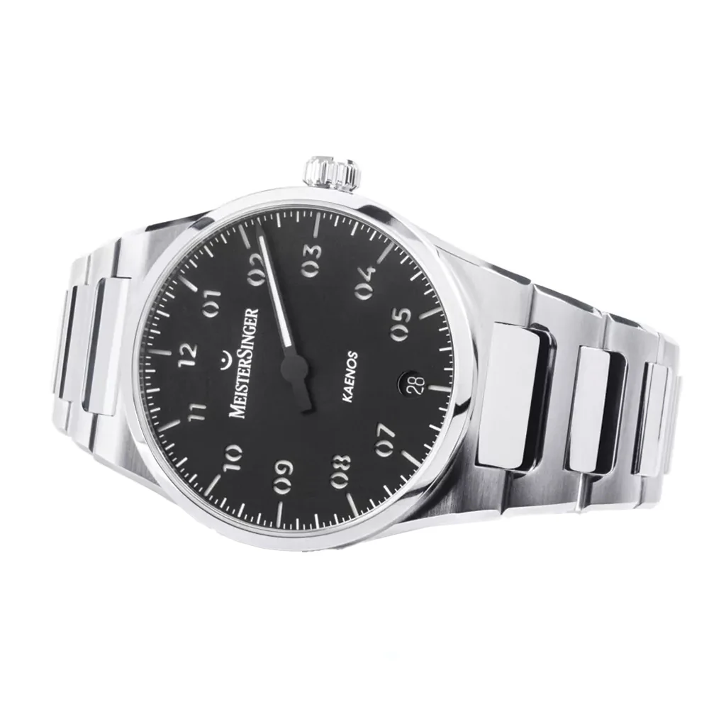 Kaenos 40mm - Black on Bracelet - Image 3