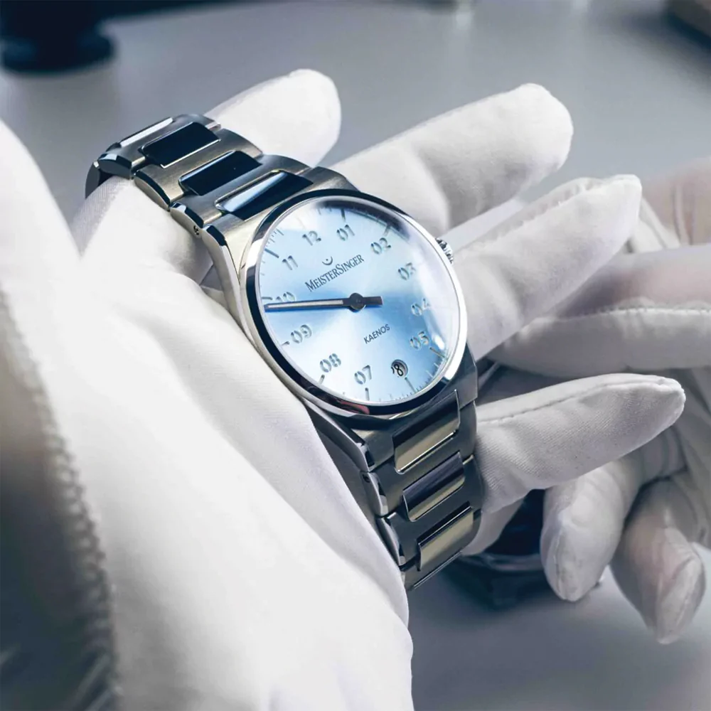 Kaenos 40mm - Ice Blue on Bracelet - Image 3
