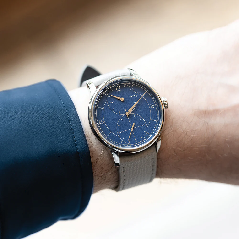 Le Régulateur Gravé Bleu 39mm - Blue on Leather Strap - Image 3
