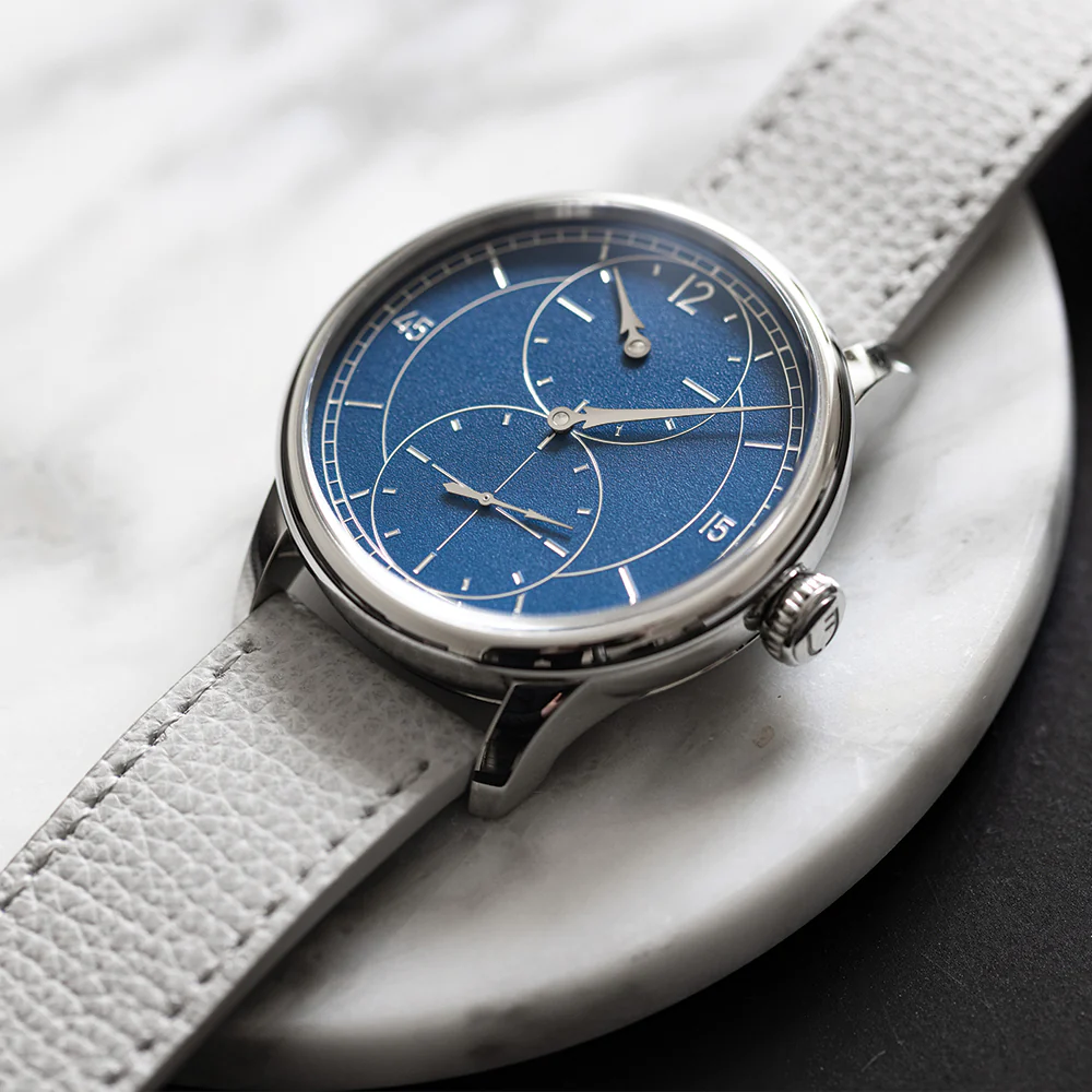 Le Régulateur Gravé Bleu 39mm - Blue on Leather Strap - Image 4