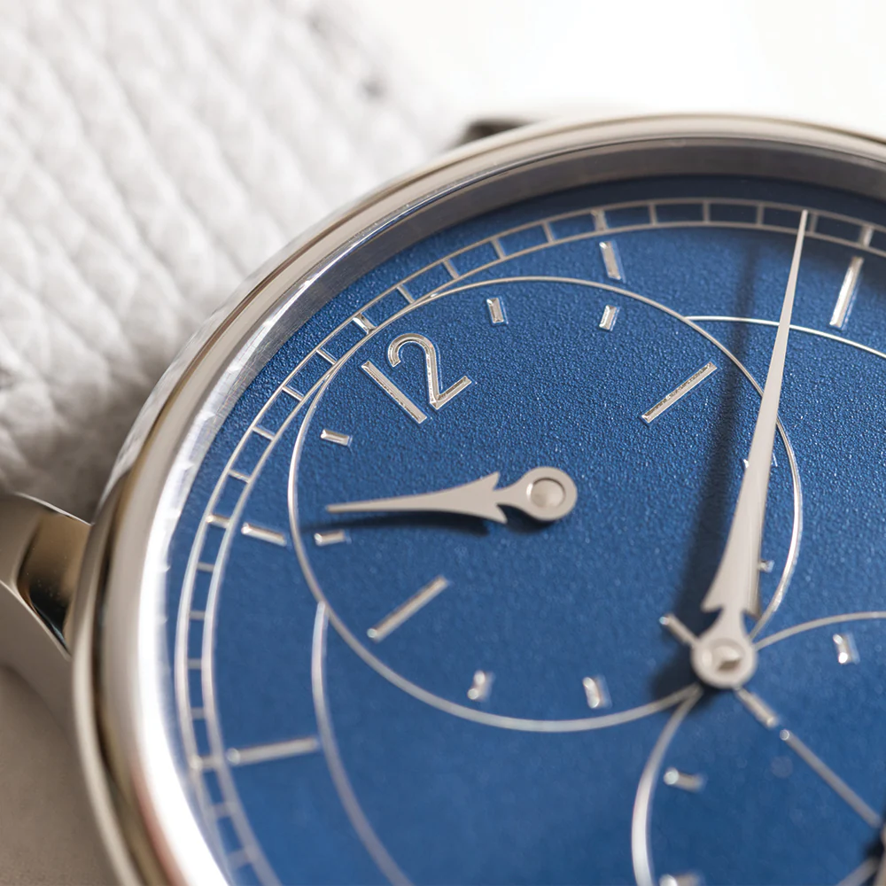 Le Régulateur Gravé Bleu 39mm - Blue on Leather Strap - Image 5