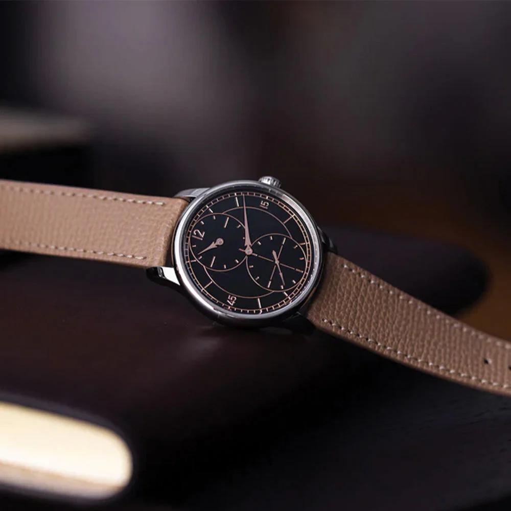 Le Régulateur Gravé Noir 39mm - Black on Leather Strap - Image 2
