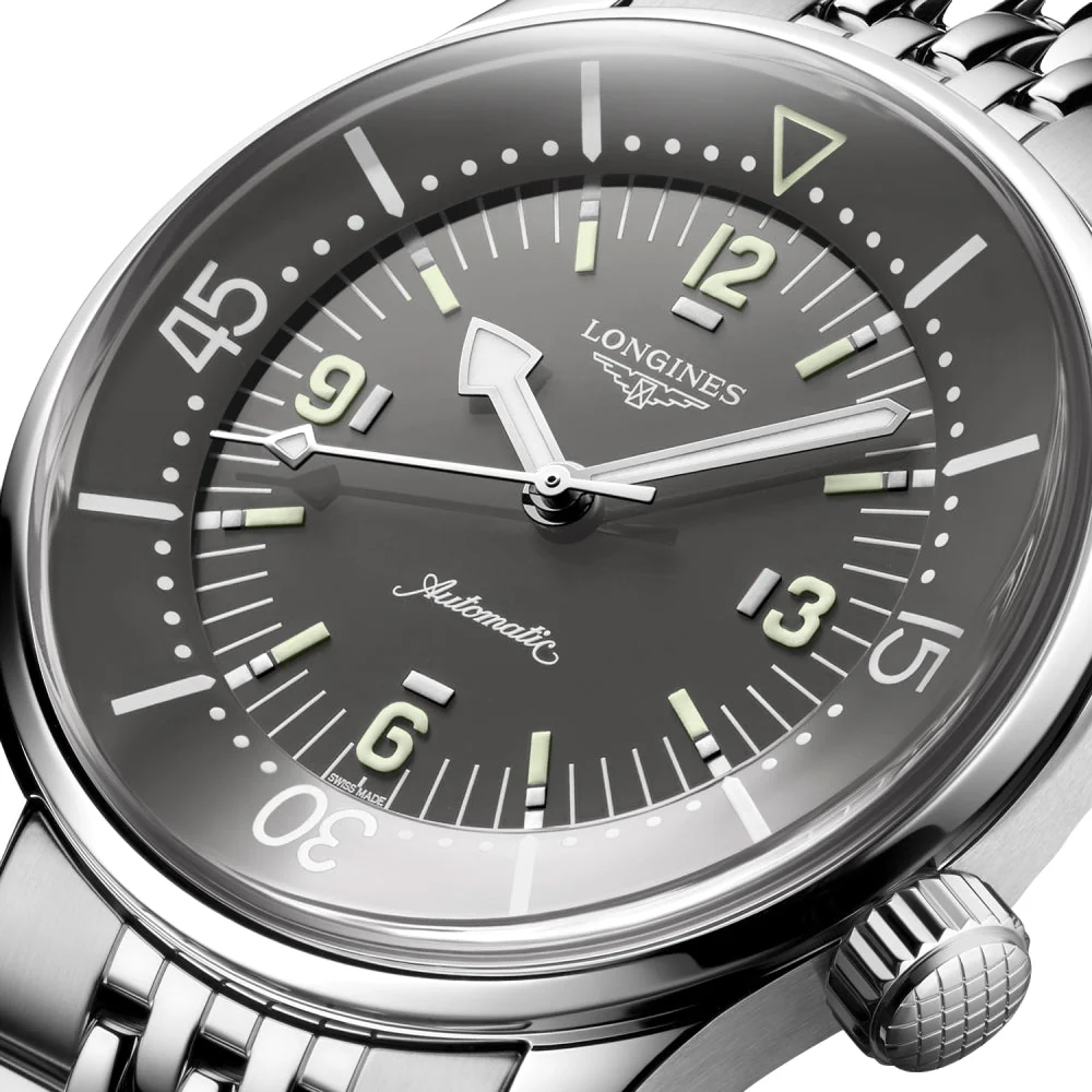 Legend Diver 39mm - Anthracite on Bracelet - Image 3