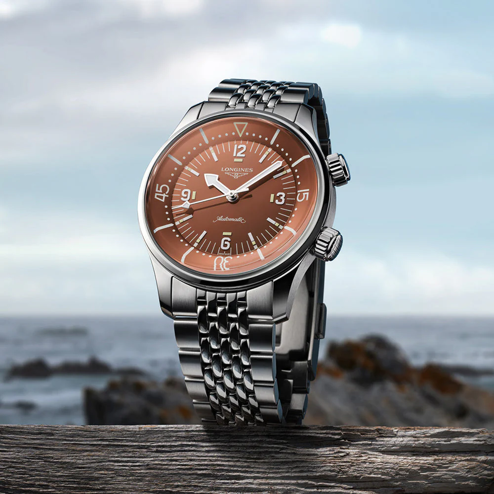 Legend Diver 39mm - Terracotta on Bracelet - Image 3
