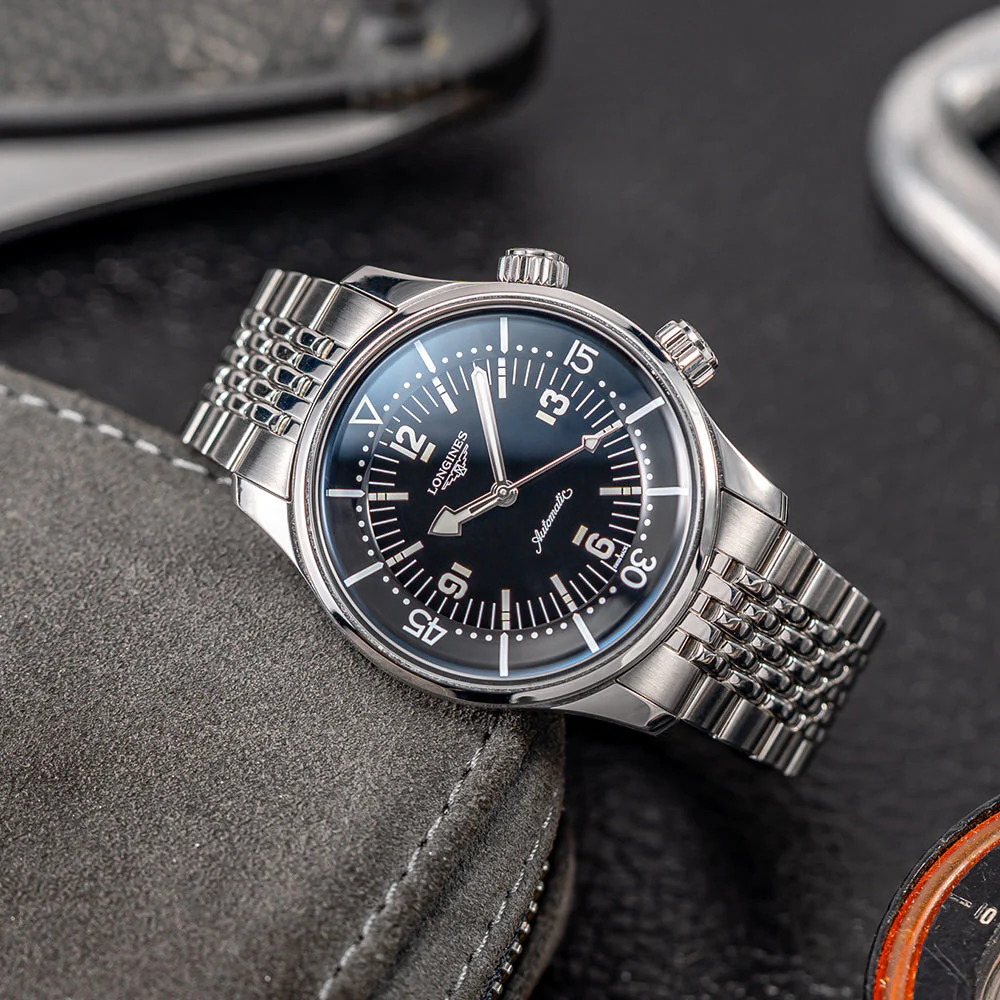 Legend Diver 39mm - Black on Bracelet - Image 2