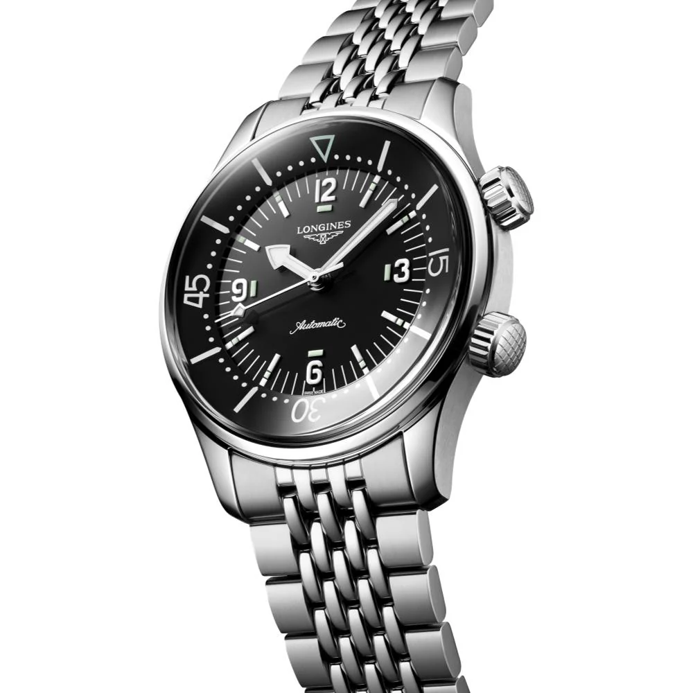 Legend Diver 39mm - Black on Bracelet - Image 3
