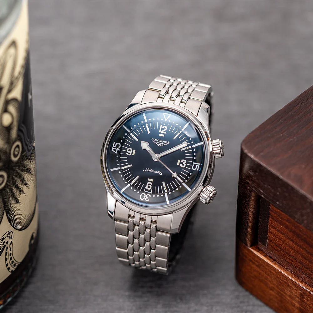 Legend Diver 39mm - Blue on Bracelet - Image 2