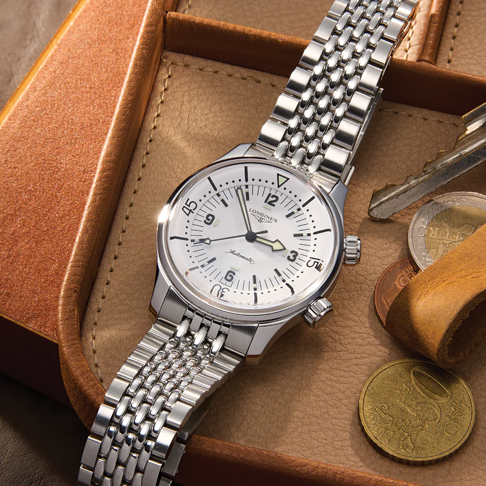Legend Diver 39mm - White on Bracelet - Image 2