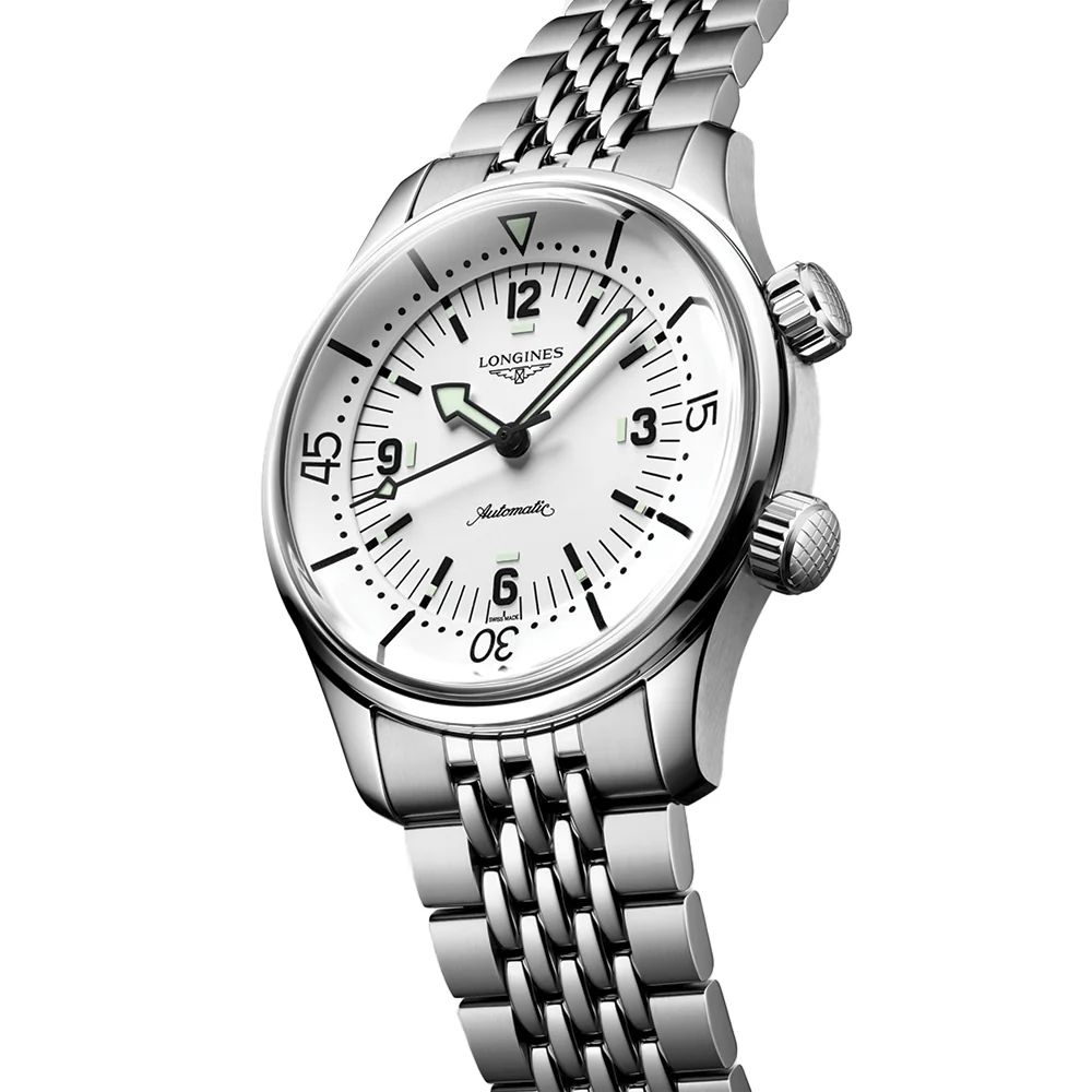 Legend Diver 39mm - White on Bracelet - Image 4