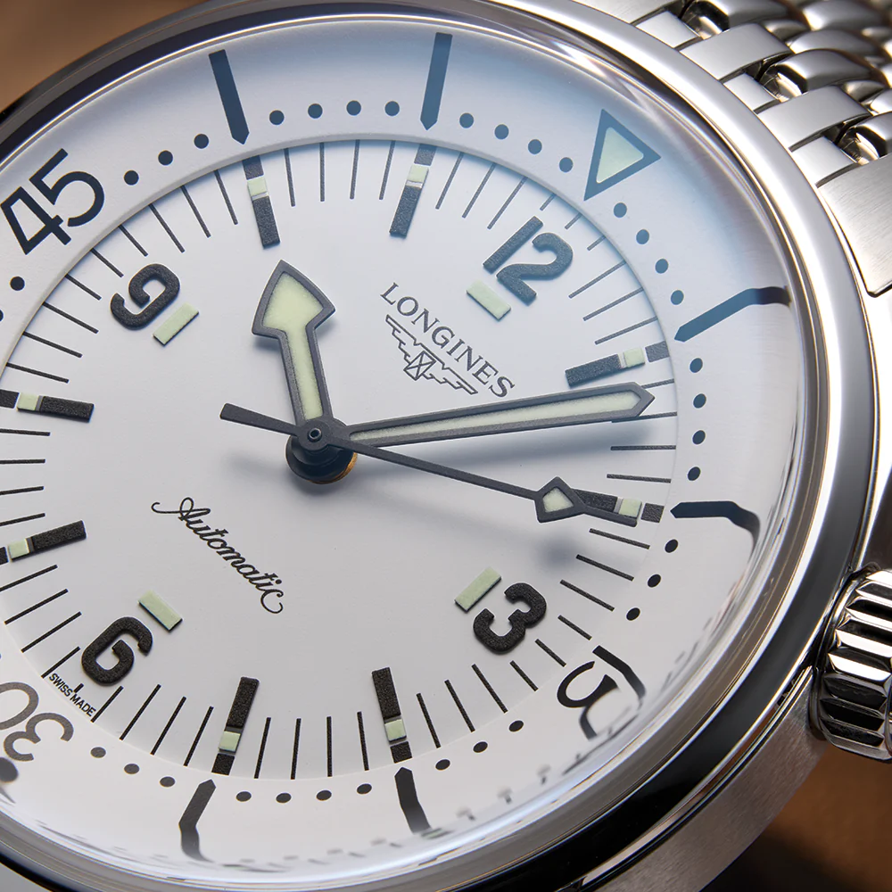 Legend Diver 39mm - White on Bracelet - Image 5