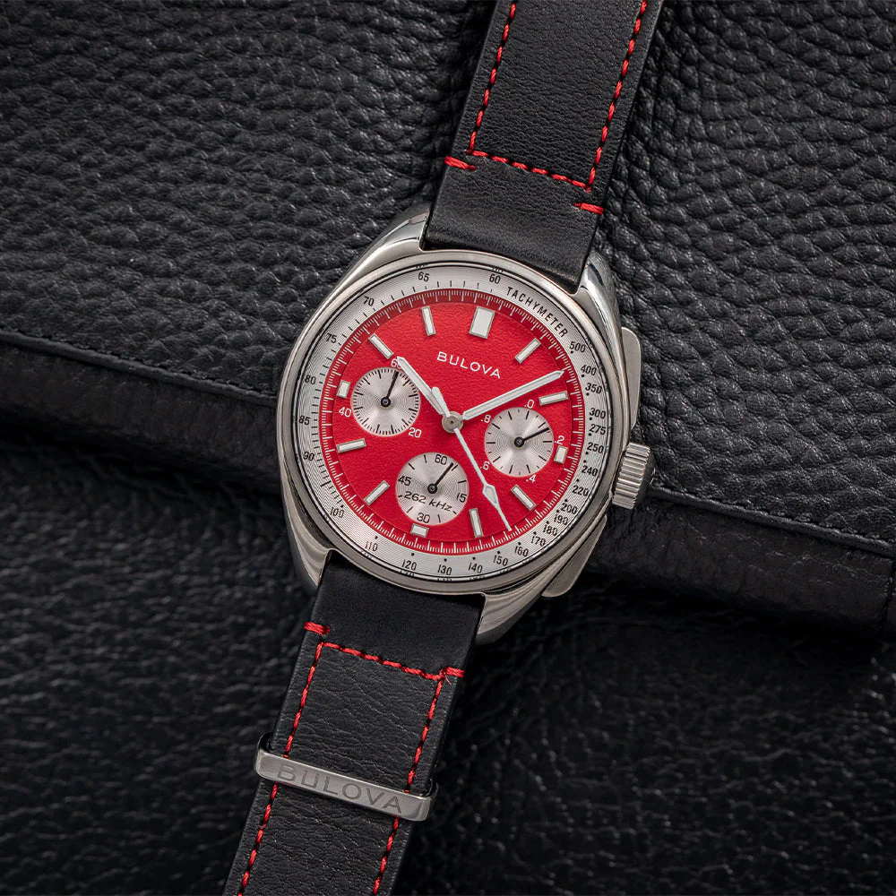 Lunar Pilot "Blood Moon" 43.5mm - on Bracelet - Image 7