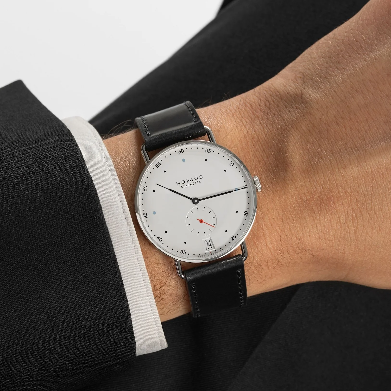 Metro Date 38mm - White Silver-Plated on Leather Strap - Image 3