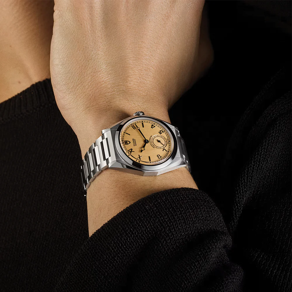 Monarch 39mm - Dark Champagne on Bracelet - Image 4