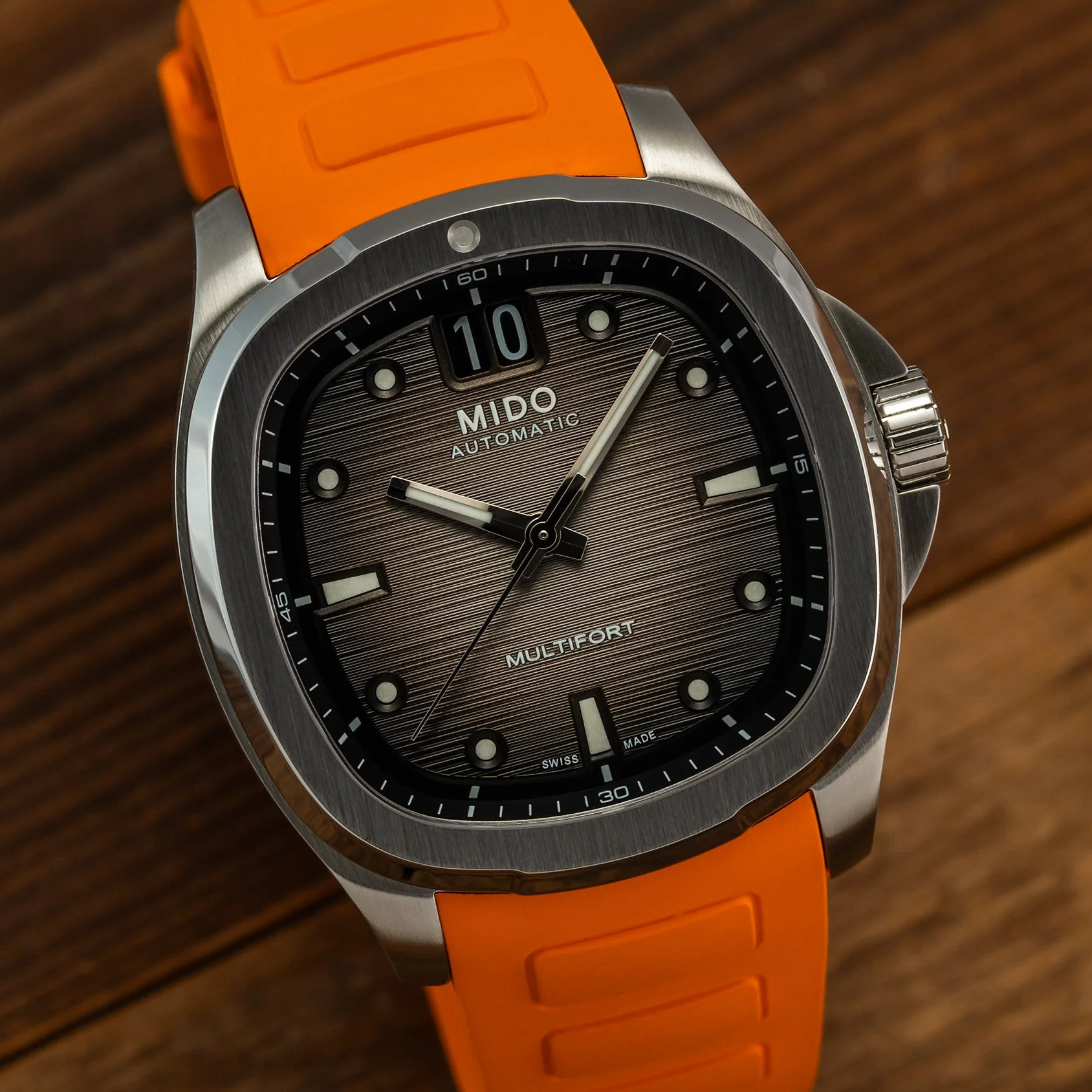 Multifort TV Big Date 40mm - Grey on Strap - Image 5
