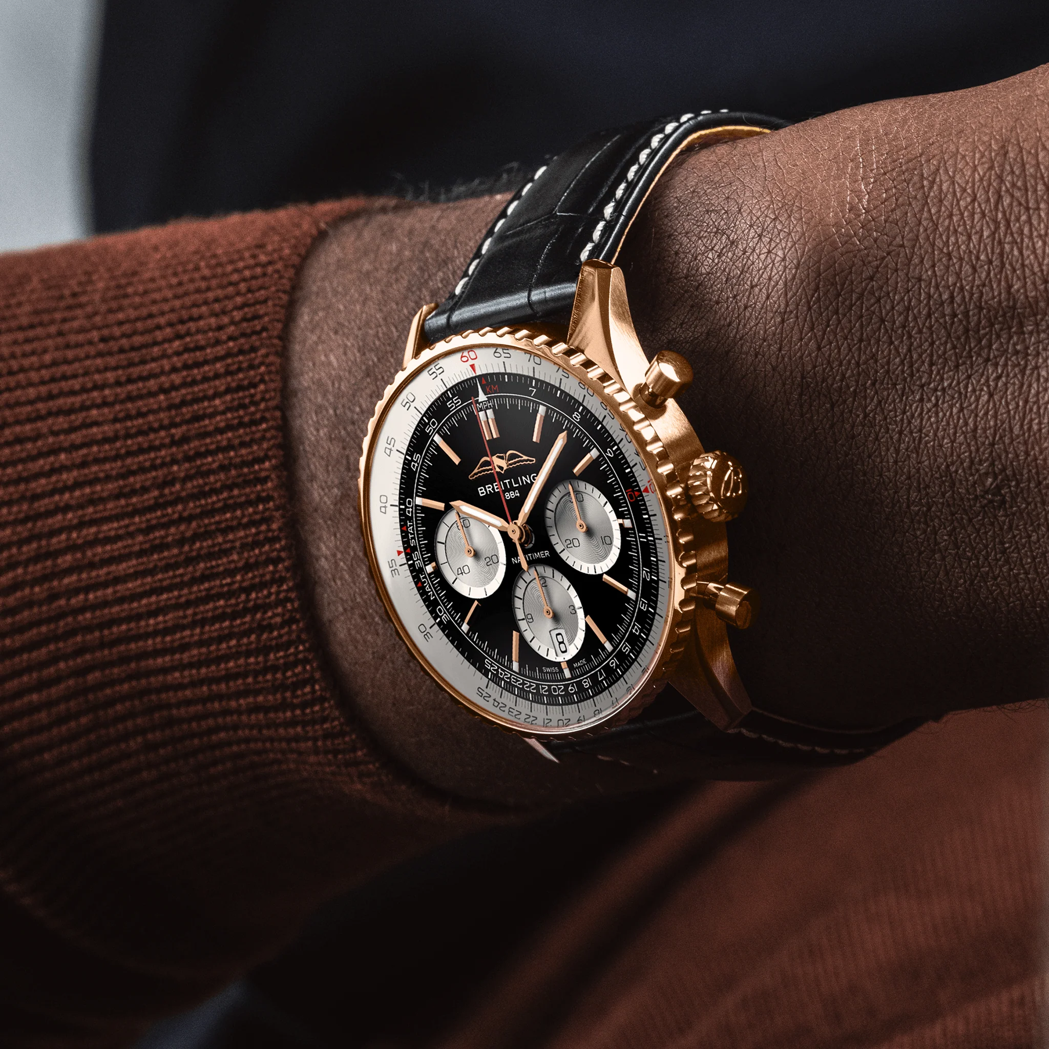 Navitimer B01 Chronograph 18k Red Gold 43mm - Black on Leather Strap - Image 5