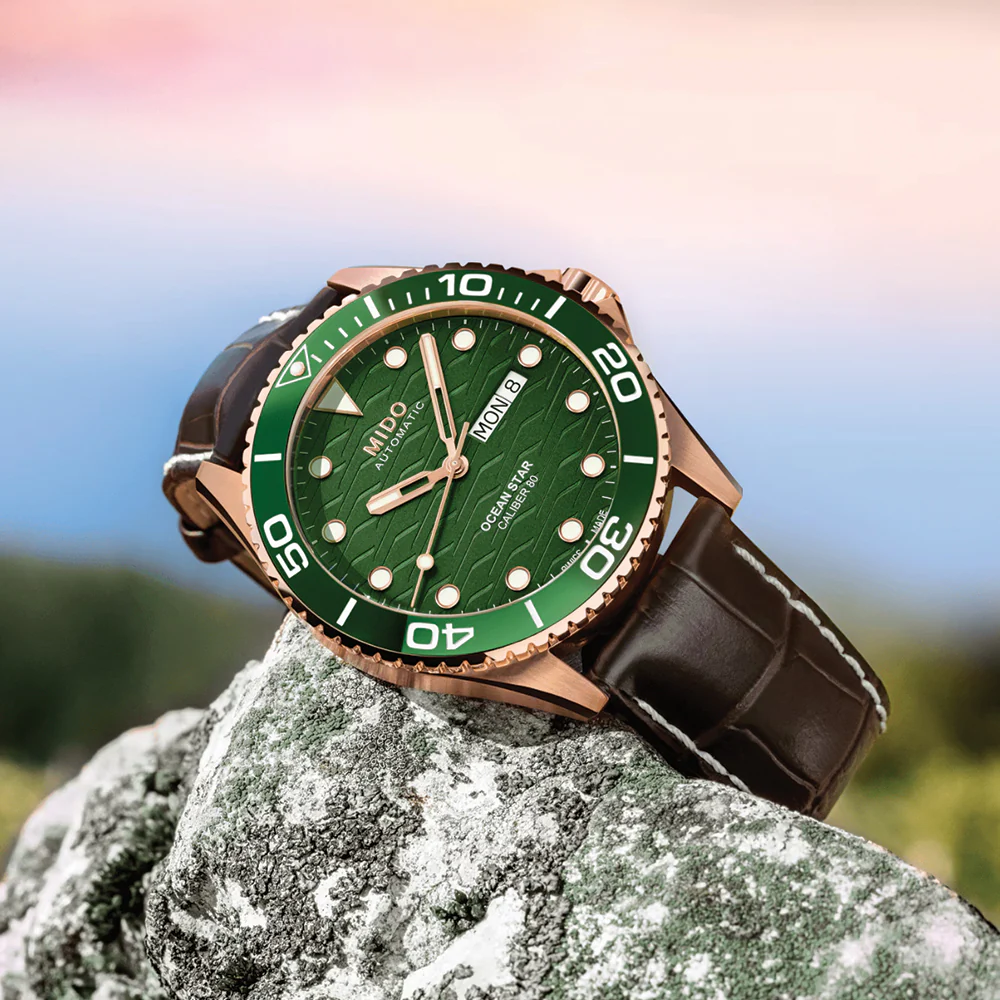 Ocean Star 200C 42.5mm - Green on Leather Strap - Image 2