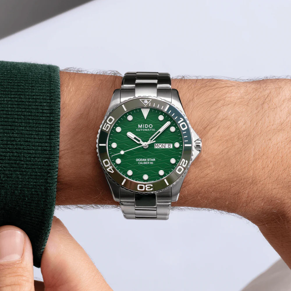 Ocean Star 200C 42.5mm - Green on Bracelet - Image 3