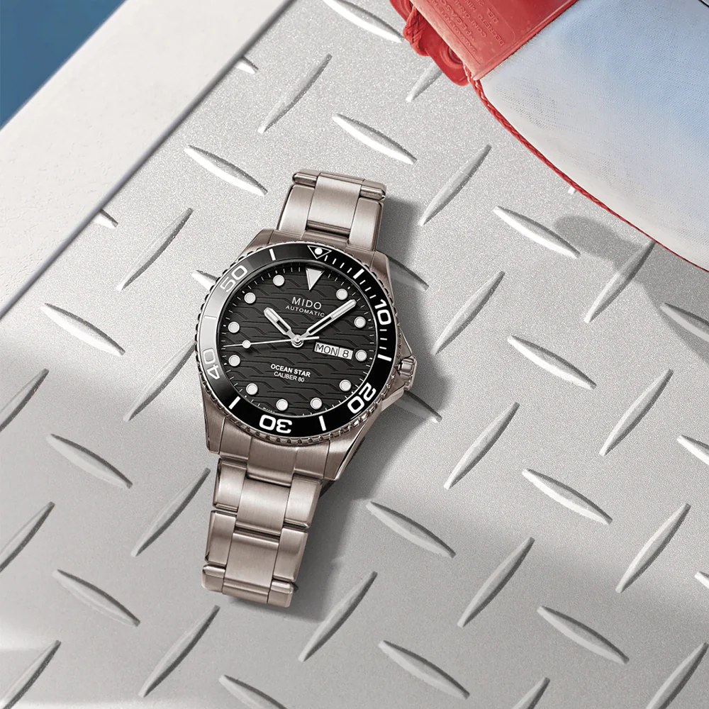 Ocean Star 200C Titanium 42.5mm - Black on Bracelet - Image 2