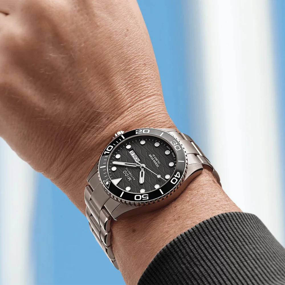 Ocean Star 200C Titanium 42.5mm - Black on Bracelet - Image 3