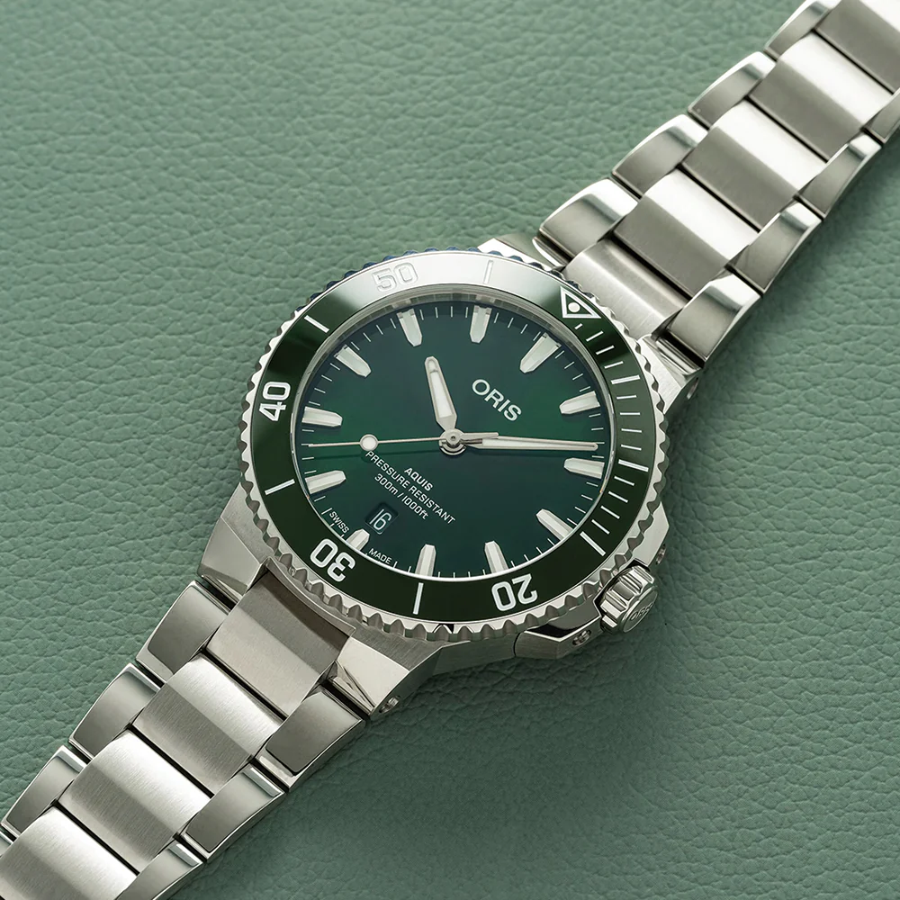 Oris Aquis Date 41.5mm - Green on Bracelet - Image 2