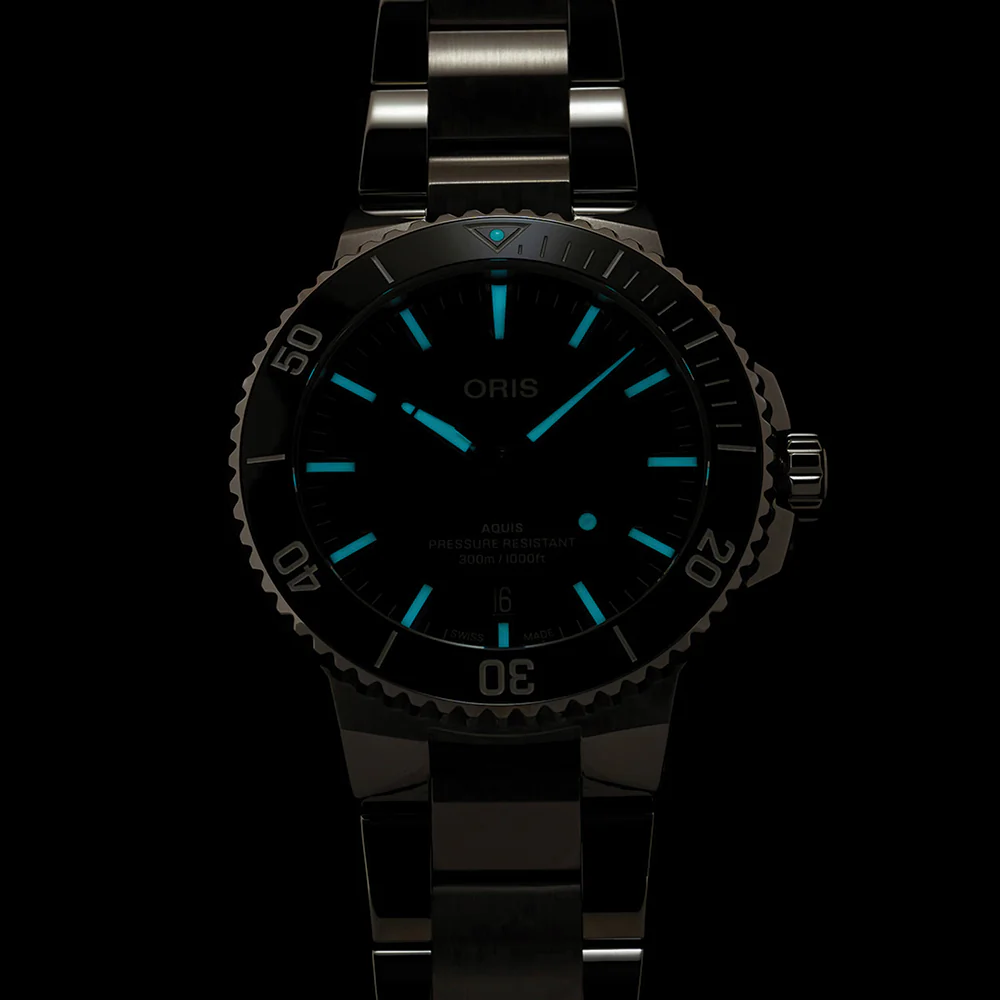 Oris Aquis Date 41.5mm - Green on Bracelet - Image 4