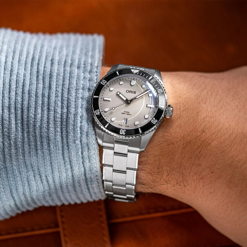 Divers Date 39mm - Beige on Bracelet - Image 3