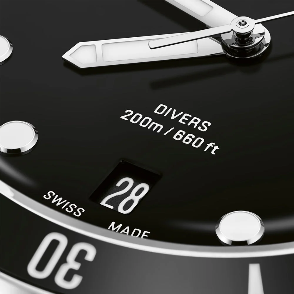 Divers Date 39mm - Black on Bracelet - Image 4