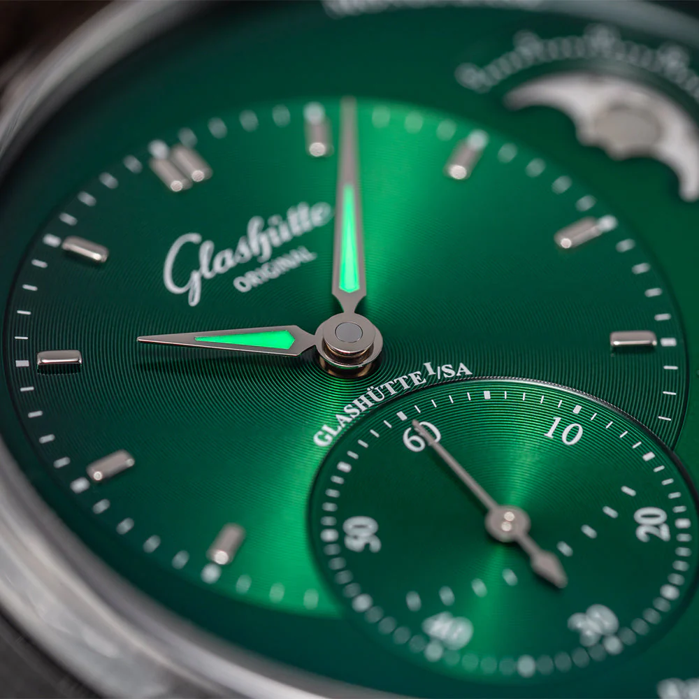 PanoMaticLunar 40mm - Green on Strap - Image 3